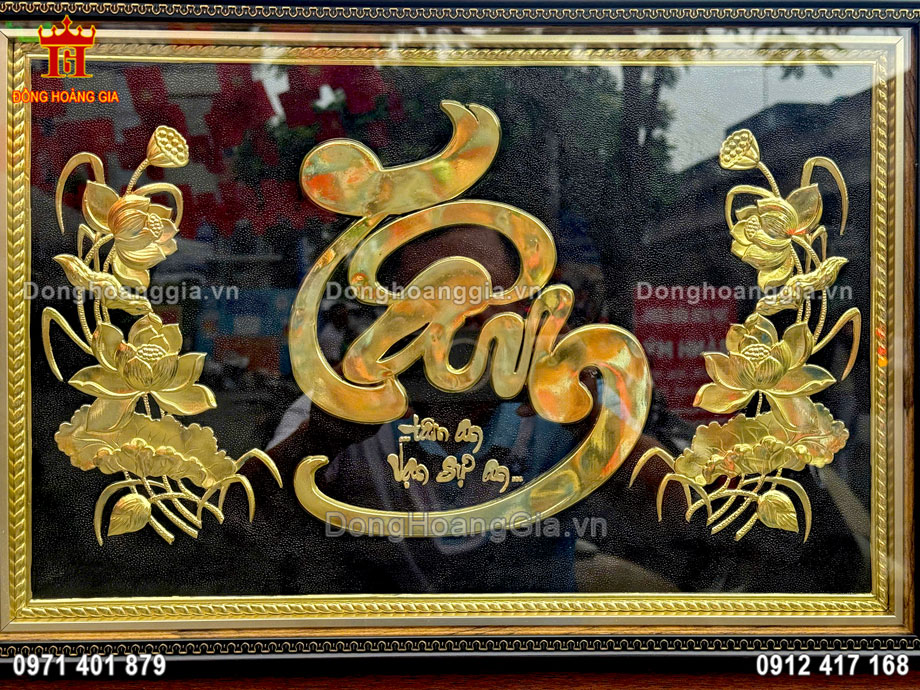 Từng đường nét trên bức tranh chữ tâm thư pháp mạ vàng được chế tác tinh xảo nhất